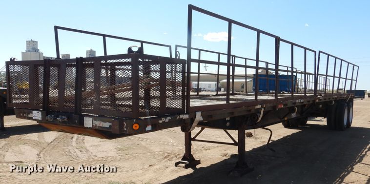 image for item DD0266 1996 Lufkin flatbed trailer