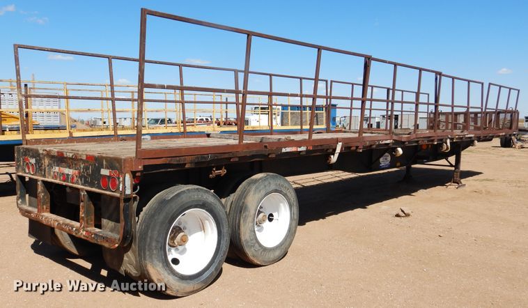 image for item DD0266 1996 Lufkin flatbed trailer