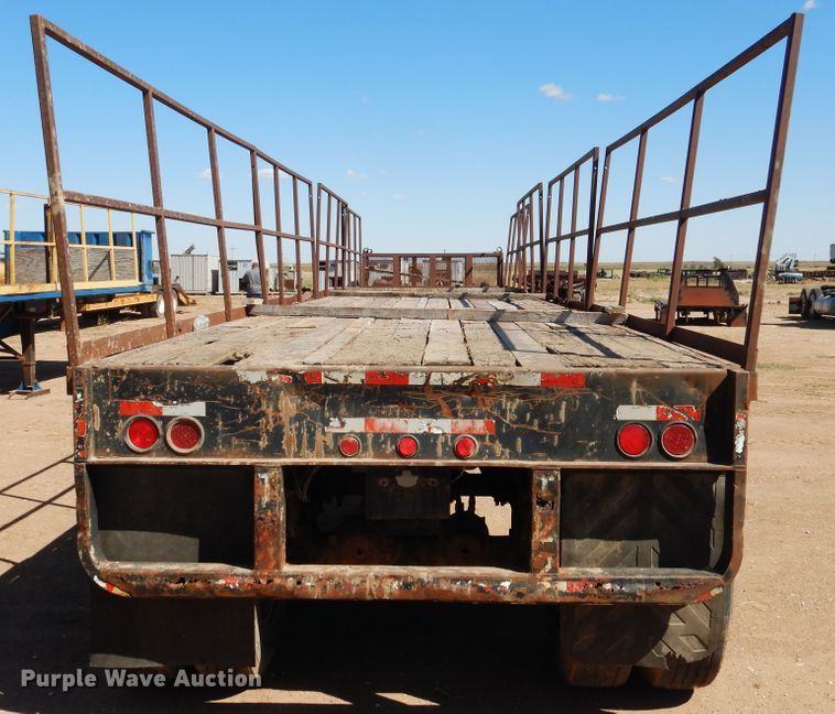 image for item DD0266 1996 Lufkin flatbed trailer