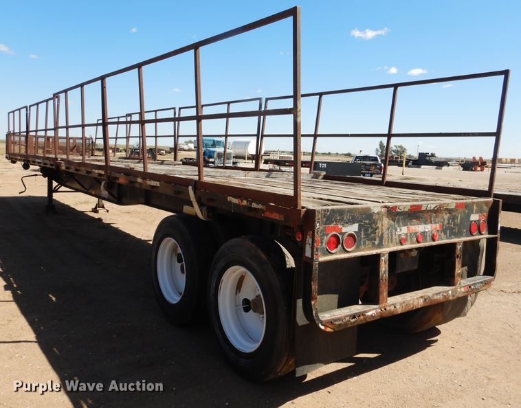 image for item DD0266 1996 Lufkin flatbed trailer