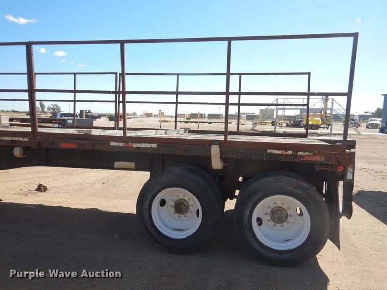 image for item DD0266 1996 Lufkin flatbed trailer