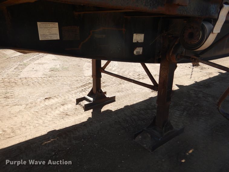image for item DD0266 1996 Lufkin flatbed trailer