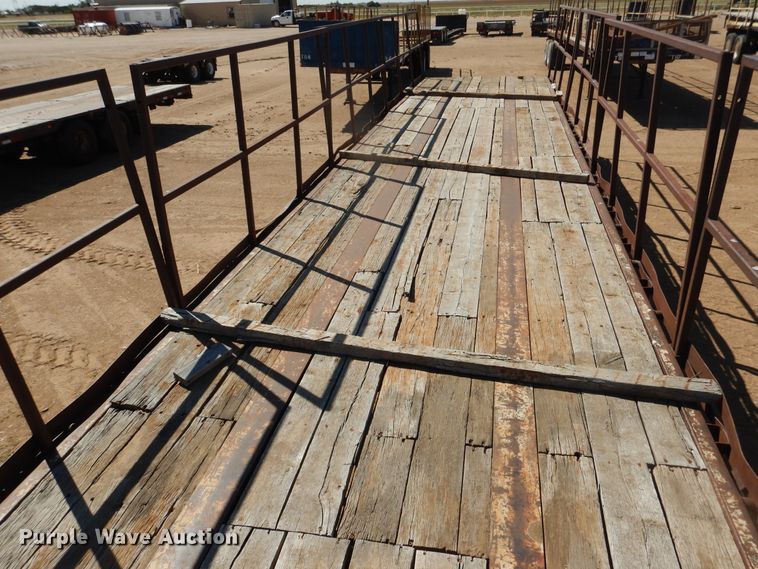 image for item DD0266 1996 Lufkin flatbed trailer