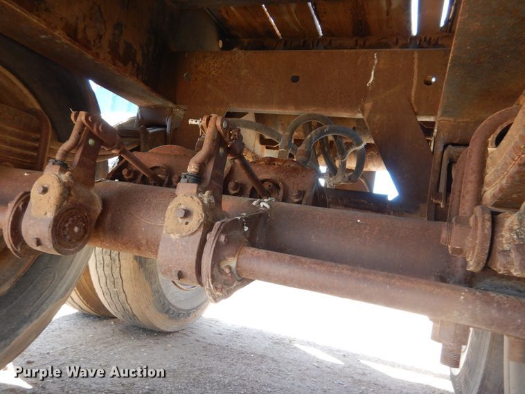 image for item DD0266 1996 Lufkin flatbed trailer