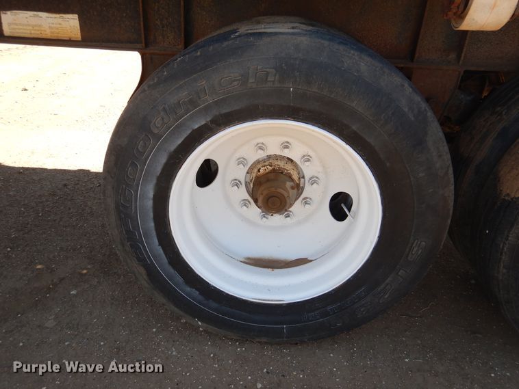 image for item DD0266 1996 Lufkin flatbed trailer