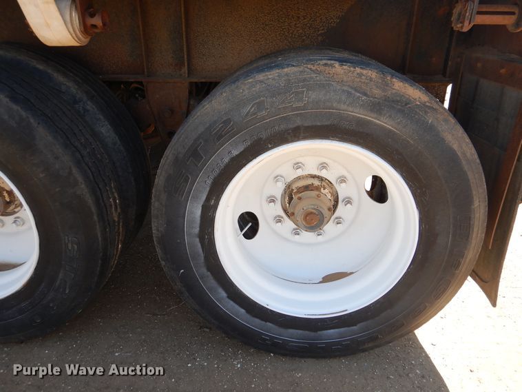 image for item DD0266 1996 Lufkin flatbed trailer