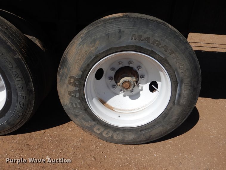 image for item DD0266 1996 Lufkin flatbed trailer