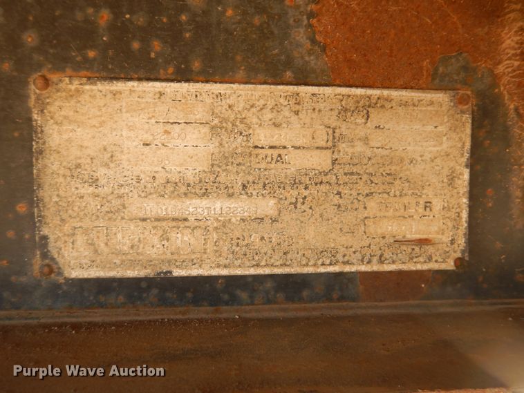 image for item DD0266 1996 Lufkin flatbed trailer