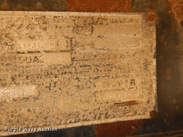 image for item DD0266 1996 Lufkin flatbed trailer