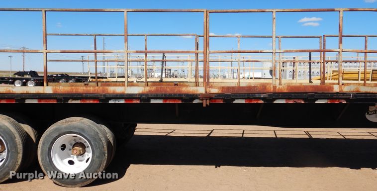 image for item DD0267 2000 Great Dane flatbed trailer