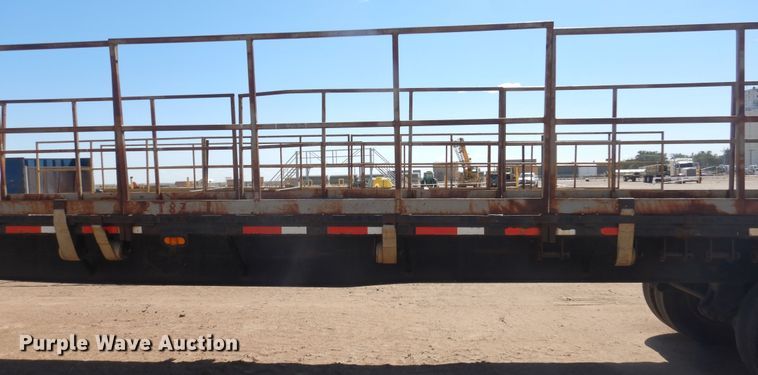 image for item DD0267 2000 Great Dane flatbed trailer