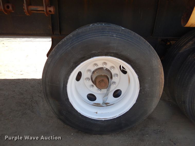 image for item DD0267 2000 Great Dane flatbed trailer