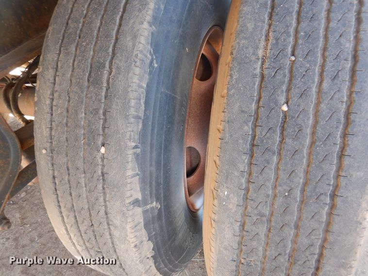 image for item DD0267 2000 Great Dane flatbed trailer