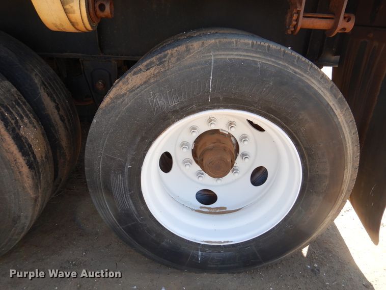 image for item DD0267 2000 Great Dane flatbed trailer