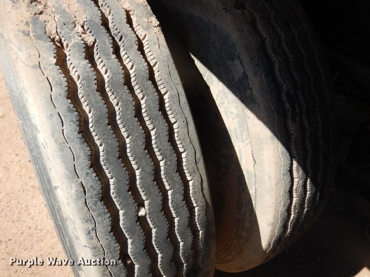 image for item DD0267 2000 Great Dane flatbed trailer