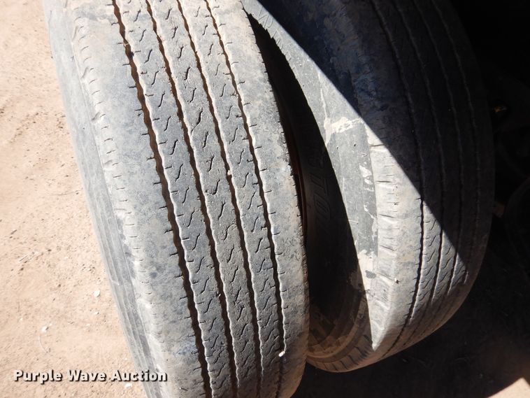 image for item DD0267 2000 Great Dane flatbed trailer