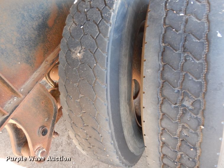 image for item DD0268 1996 Great Dane flatbed trailer