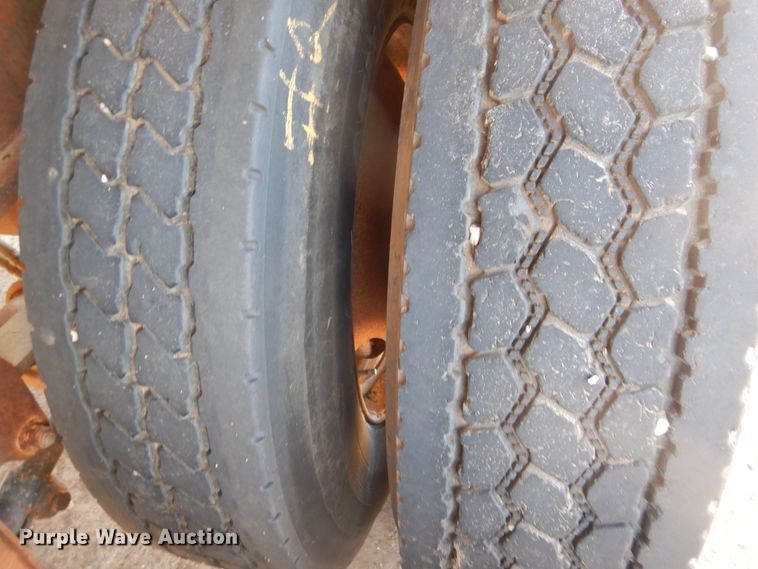 image for item DD0268 1996 Great Dane flatbed trailer