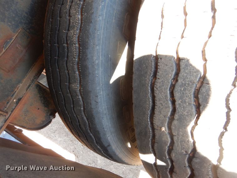 image for item DD0268 1996 Great Dane flatbed trailer