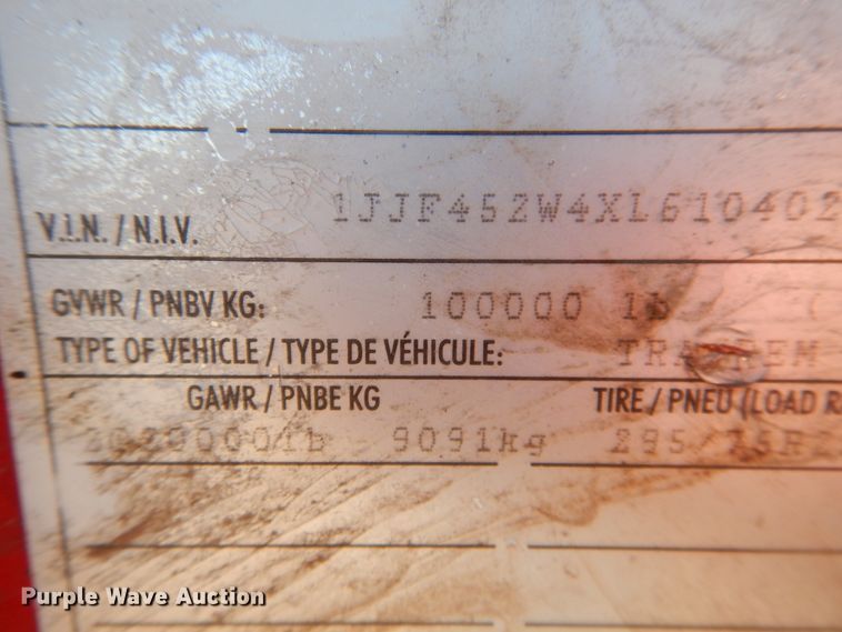 image for item DD0270 1999 Wabash flatbed trailer