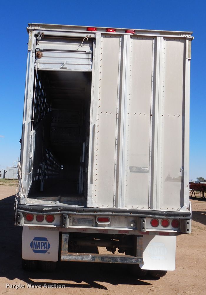 image for item DD0275 1997 Barrett Pig Pot livestock trailer