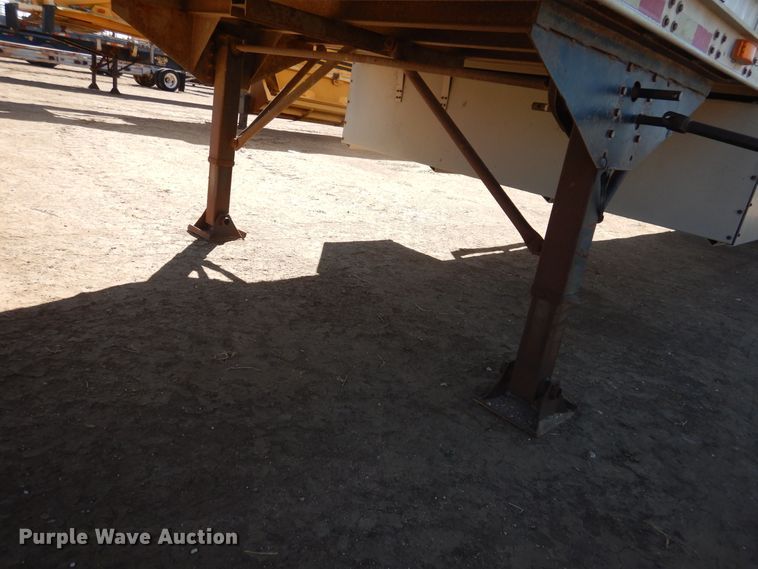 image for item DD0275 1997 Barrett Pig Pot livestock trailer