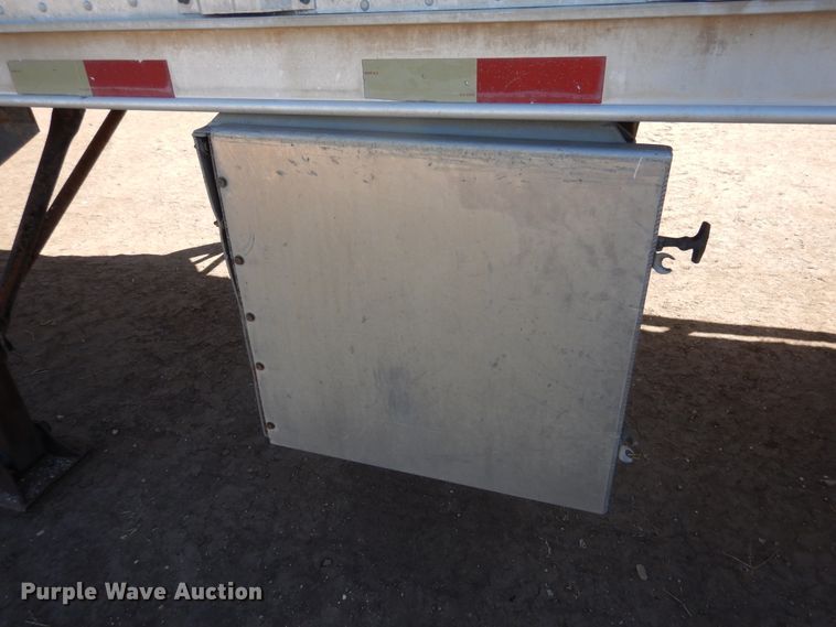 image for item DD0275 1997 Barrett Pig Pot livestock trailer
