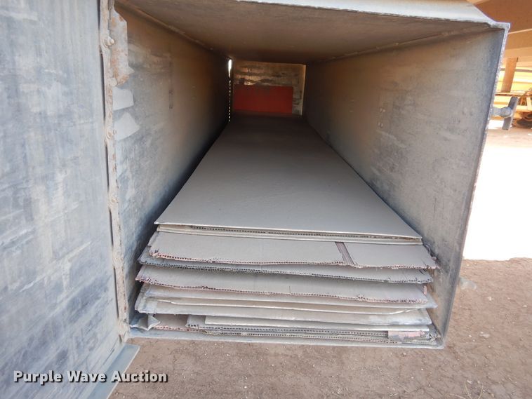 image for item DD0275 1997 Barrett Pig Pot livestock trailer