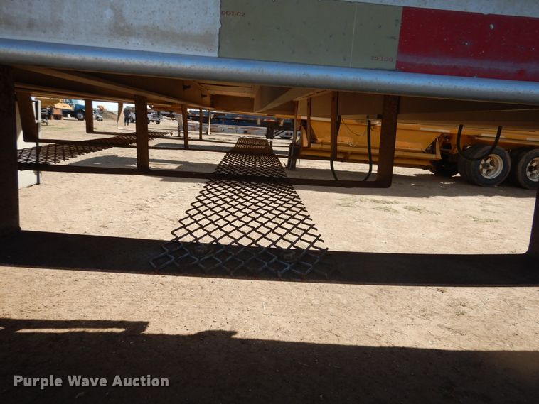 image for item DD0275 1997 Barrett Pig Pot livestock trailer