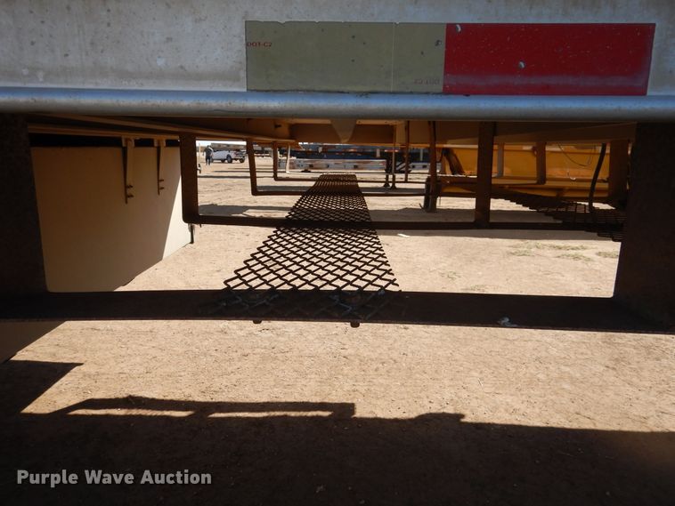 image for item DD0275 1997 Barrett Pig Pot livestock trailer