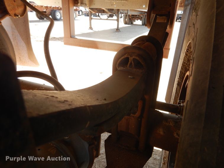 image for item DD0275 1997 Barrett Pig Pot livestock trailer