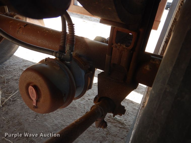 image for item DD0275 1997 Barrett Pig Pot livestock trailer