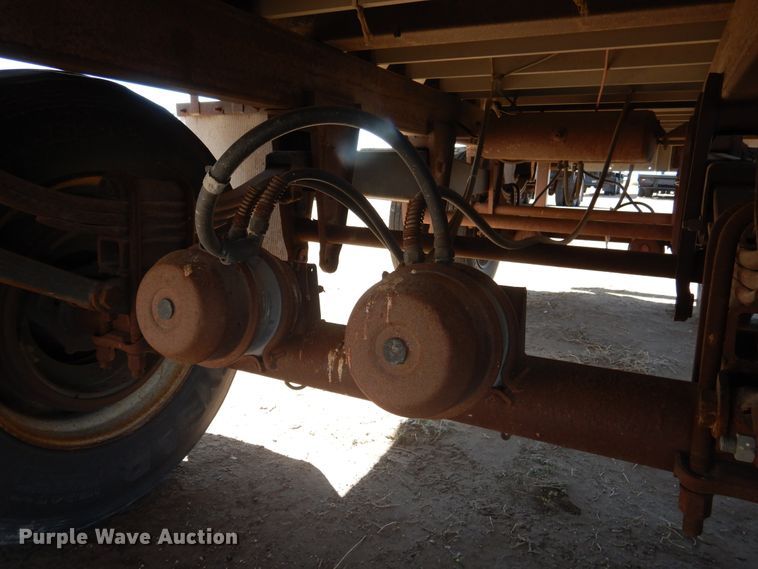 image for item DD0275 1997 Barrett Pig Pot livestock trailer