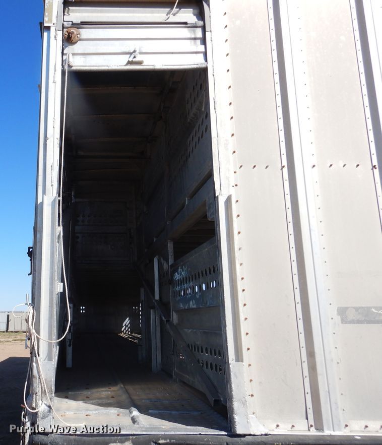 image for item DD0275 1997 Barrett Pig Pot livestock trailer
