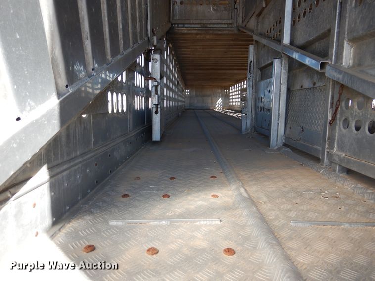 image for item DD0275 1997 Barrett Pig Pot livestock trailer