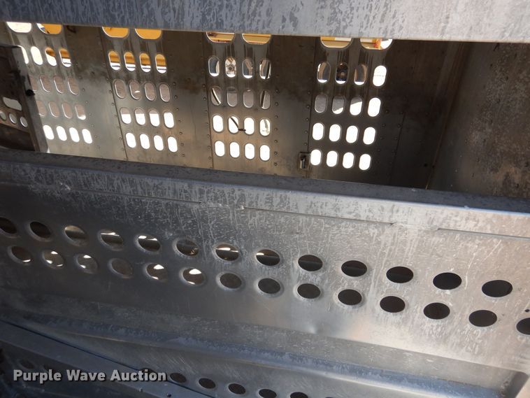 image for item DD0275 1997 Barrett Pig Pot livestock trailer