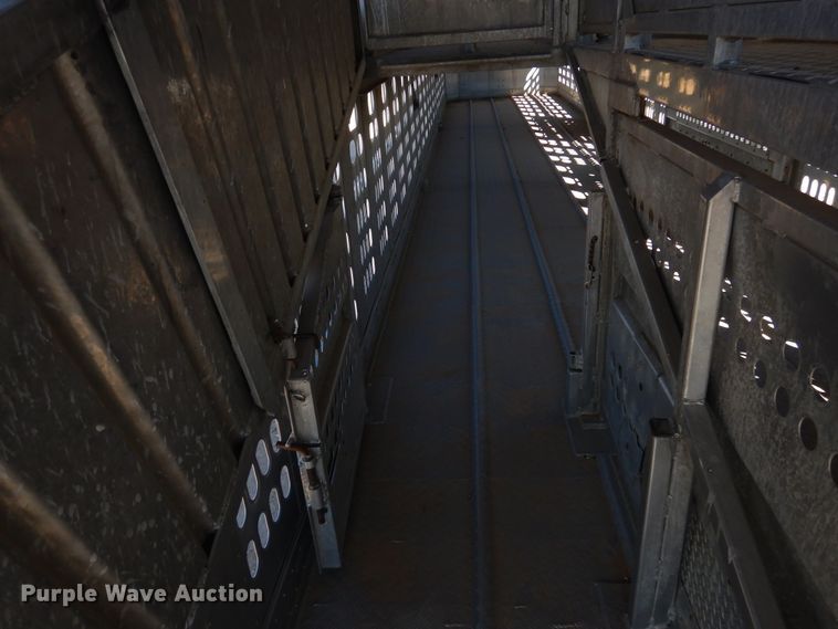image for item DD0275 1997 Barrett Pig Pot livestock trailer