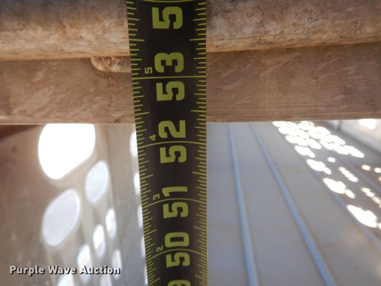 image for item DD0275 1997 Barrett Pig Pot livestock trailer