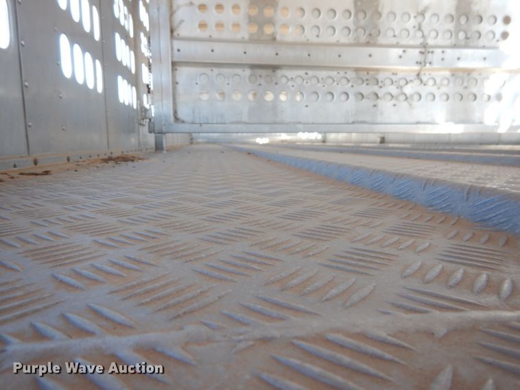 image for item DD0275 1997 Barrett Pig Pot livestock trailer