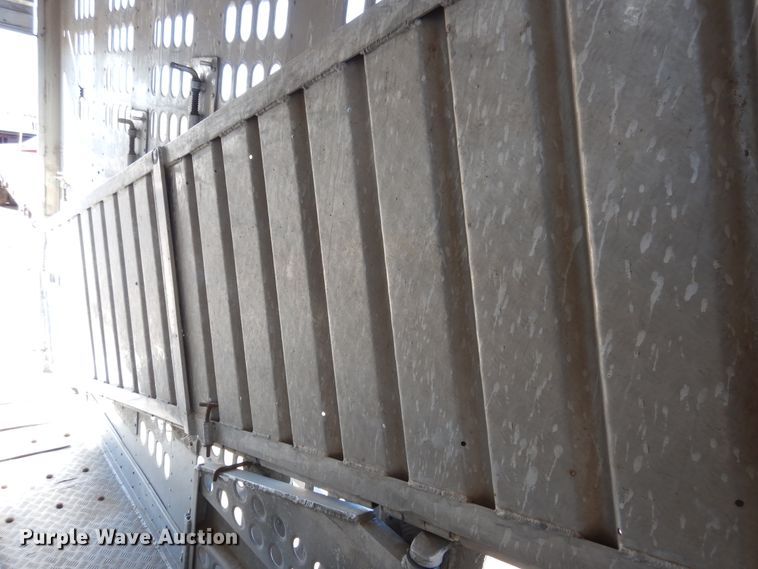 image for item DD0275 1997 Barrett Pig Pot livestock trailer