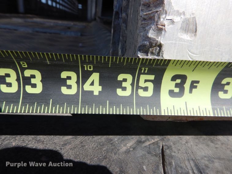 image for item DD0275 1997 Barrett Pig Pot livestock trailer