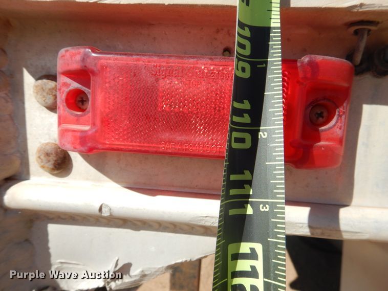 image for item DD0275 1997 Barrett Pig Pot livestock trailer