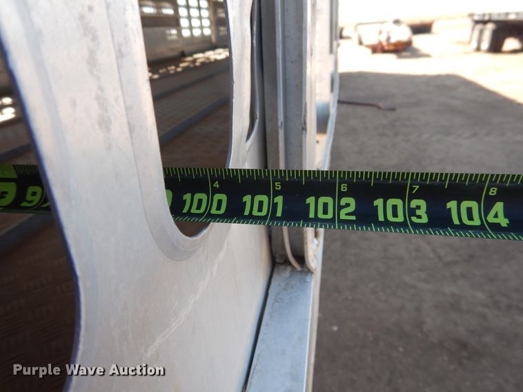 image for item DD0275 1997 Barrett Pig Pot livestock trailer