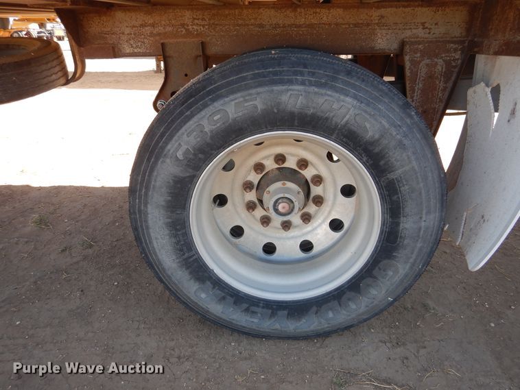 image for item DD0275 1997 Barrett Pig Pot livestock trailer