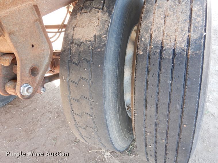 image for item DD0275 1997 Barrett Pig Pot livestock trailer