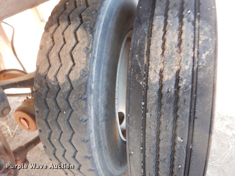 image for item DD0275 1997 Barrett Pig Pot livestock trailer