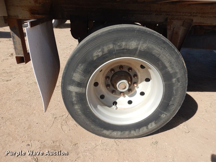 image for item DD0275 1997 Barrett Pig Pot livestock trailer