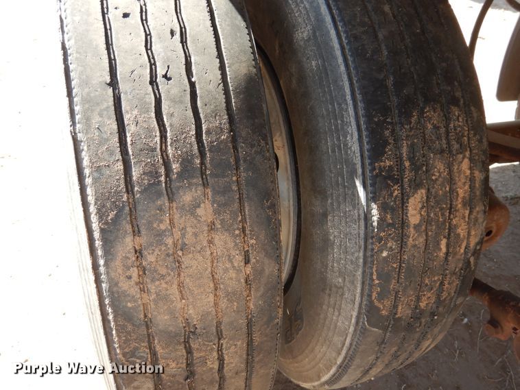 image for item DD0275 1997 Barrett Pig Pot livestock trailer