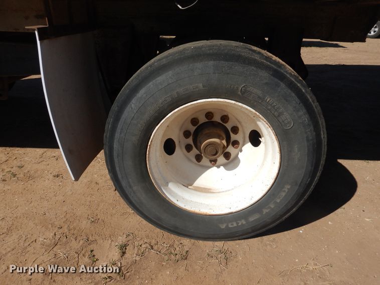 image for item DD0275 1997 Barrett Pig Pot livestock trailer