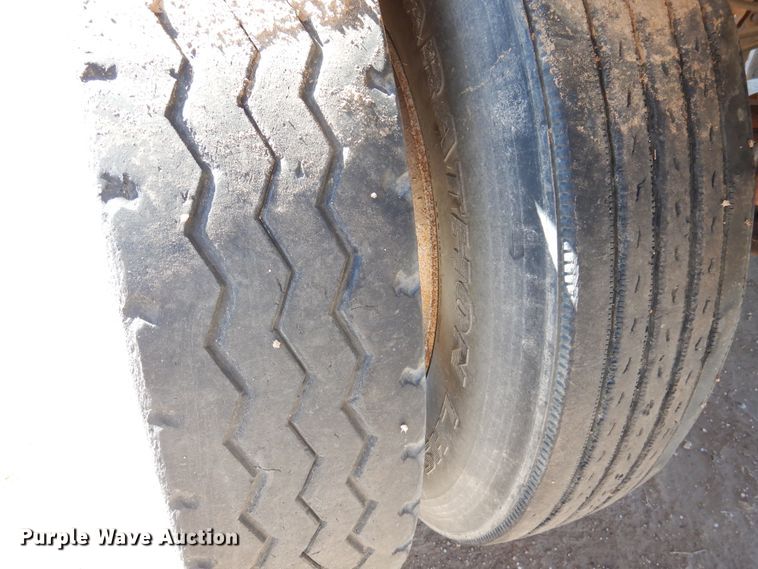 image for item DD0275 1997 Barrett Pig Pot livestock trailer